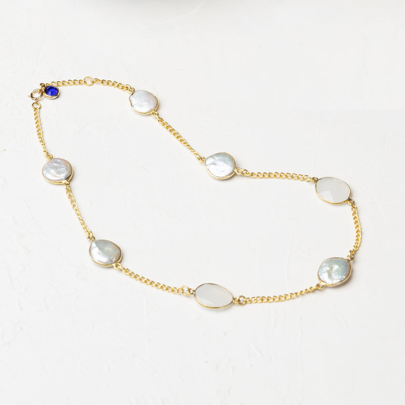 I Pearl 2 Necklace with cobalt blue detail