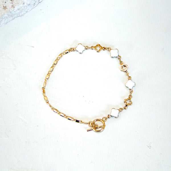 Mini clover bracelet with half flat linked chain