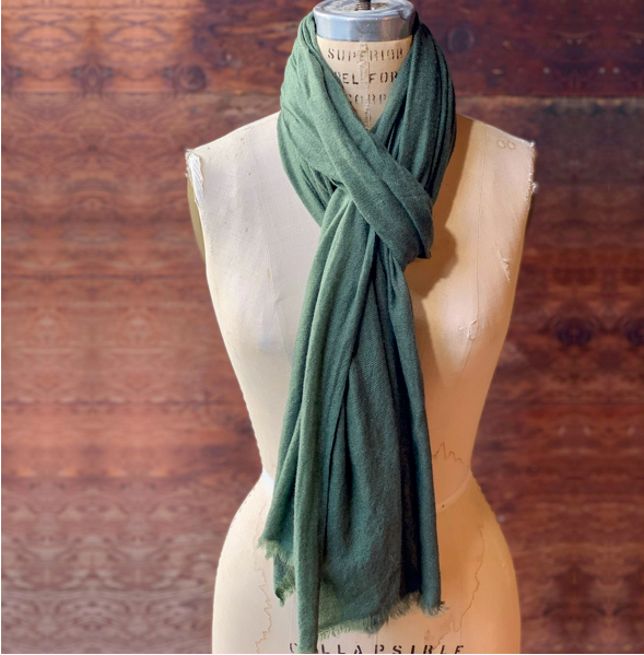 100% lightweight Cashmere scarf with eyelash fringe_Olive