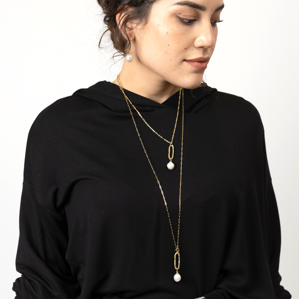 Model wearing Unchained Too Collection_Gold filled Paperclip chain with boulder pearls