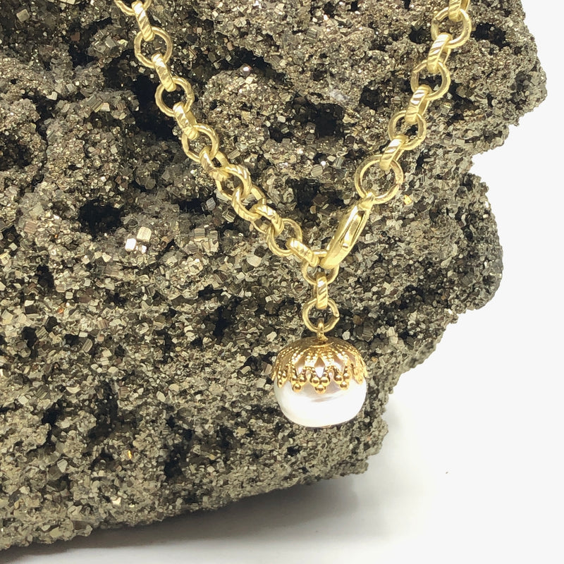 Close up of satin gold plated dimpled chain bracelet with big Boulder Pearl dangle